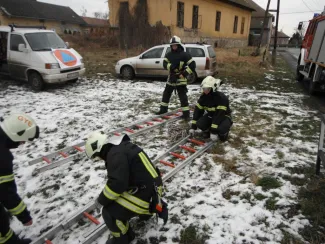 Jégről mentési gyakorlat.