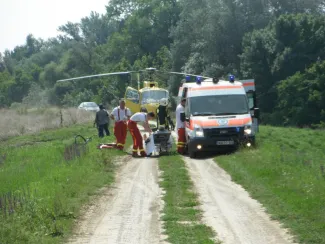 Hármas-Körös gátnál traktor felborult