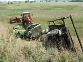 Hármas-Körös gátnál traktor felborult