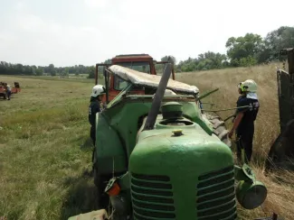 Hármas-Körös gátnál traktor felborult