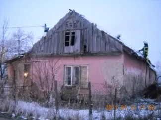 Családi ház nádteteje égett