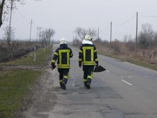 A szarvasi úton 7-8 km között avar égett.