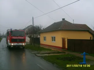 Kéményben lerakódott korom begyulladt.