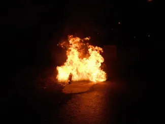 Gyomaendrődön a Vásártéri lakótelepen szelektív kuka égett.