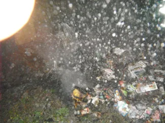 Gyomaendrődön a Vásártéri lakótelepen szelektív kuka égett.