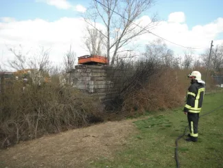Gyomaendrődön Toldi utcán műanyag konténerek égtek.
