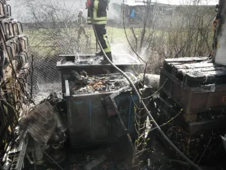 Gyomaendrődön Toldi utcán műanyag konténerek égtek.