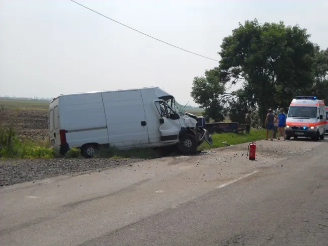 Két autó ütközött a  443 sz. úton